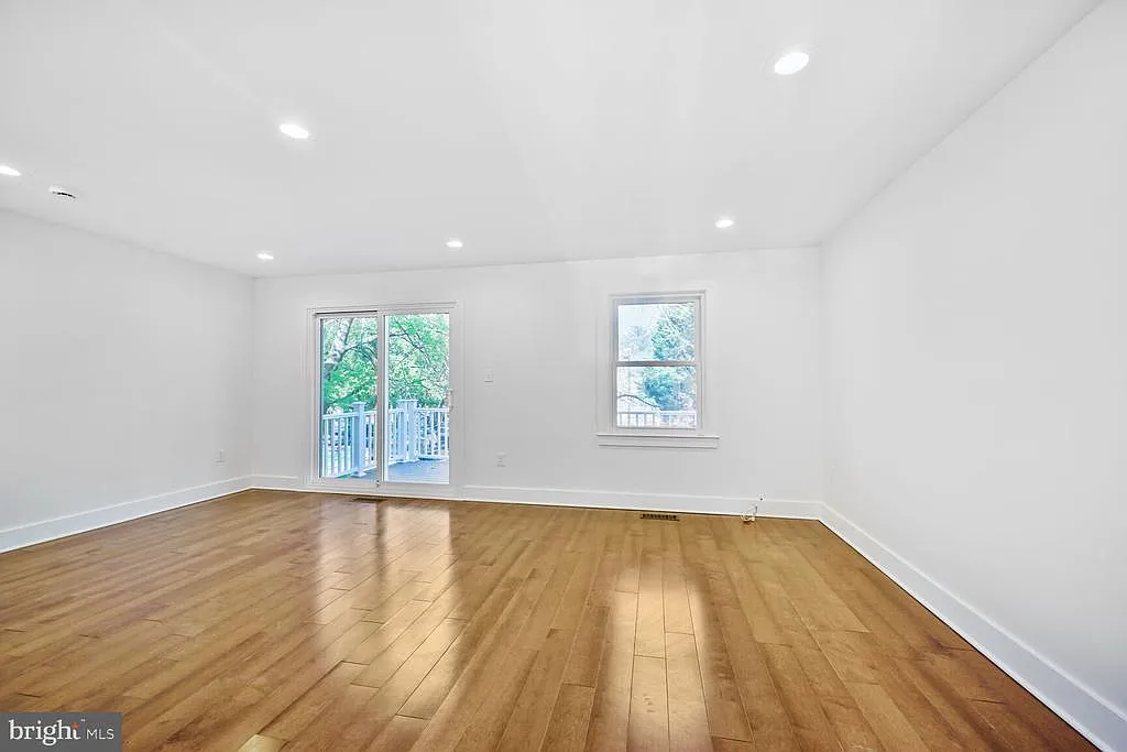 4 bed, 3.5 bath, 1435 sqft, $4,500 — Photo 3