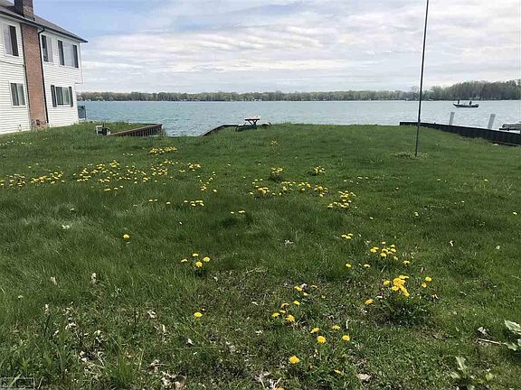 3rd image of 1428 Saint Clair River Dr