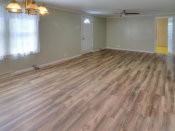 5th image of 3890 Whippoorwill Ln