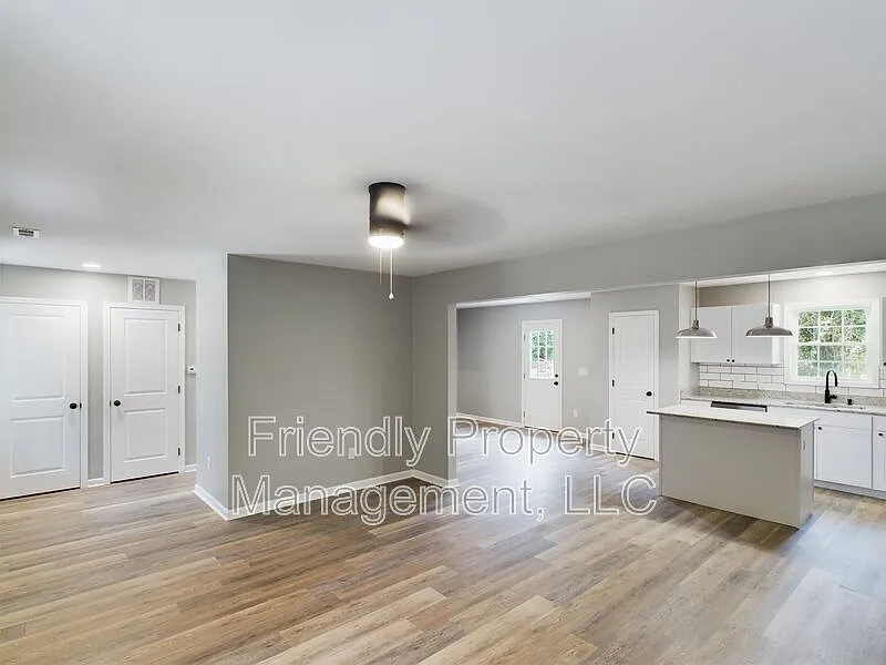 3 bed, 2.5 bath, 1512 sqft, $1,695 — Photo 4