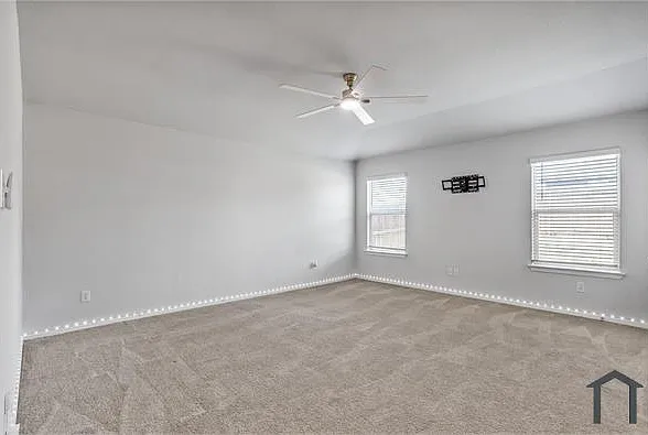 424 Amory St — Photo 11