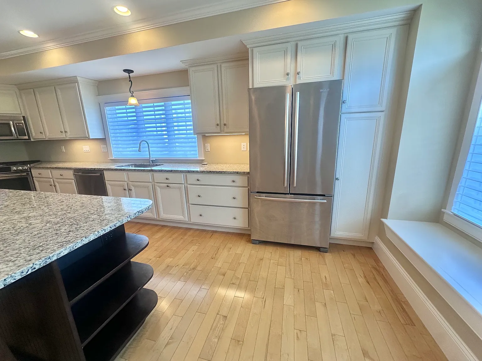 3 bed, 2.5 bath, 2517 sqft, $4,250 — Photo 4