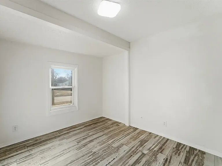 2644 Chicago Ave — Photo 11