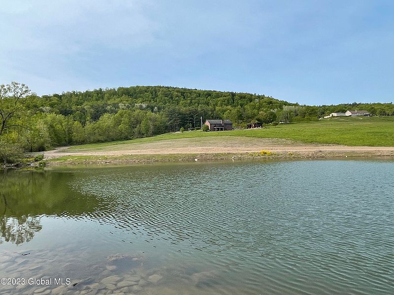 4th image of 116 Storm Hill Road