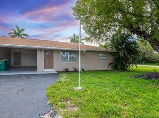 4004 12th St N, Naples, FL 34103