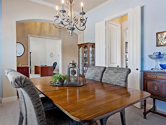 4th image of 608 Belford Pl