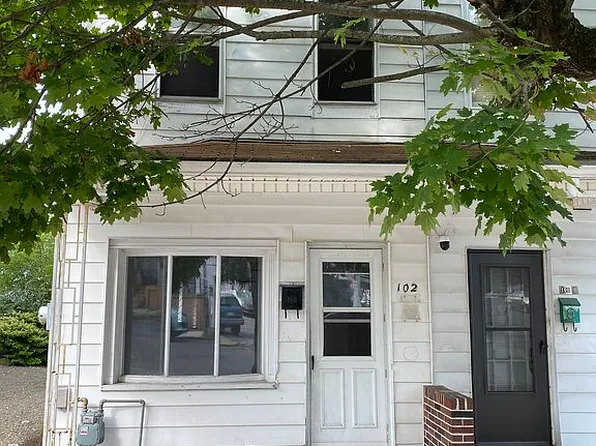 102 S Hickory St, Mount Carmel, PA 17851