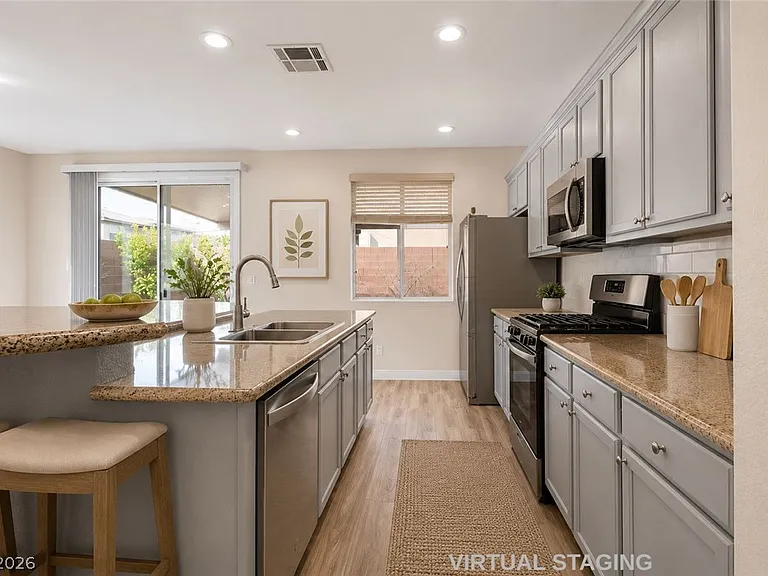 7658 Engleberg Ave — Photo 4