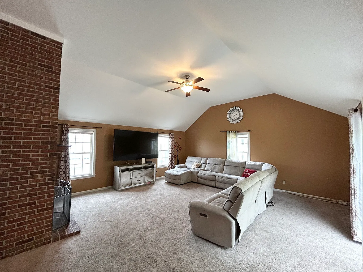 35 Fox Meadow Dr — Photo 2