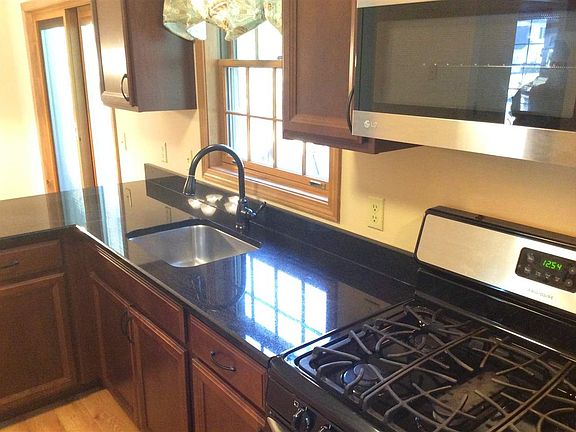 4th image of 34 Fairmount Dr
