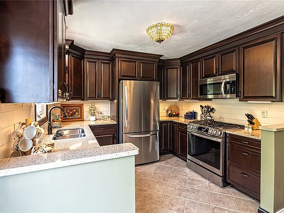 4th image of 3211 Georgian Ct