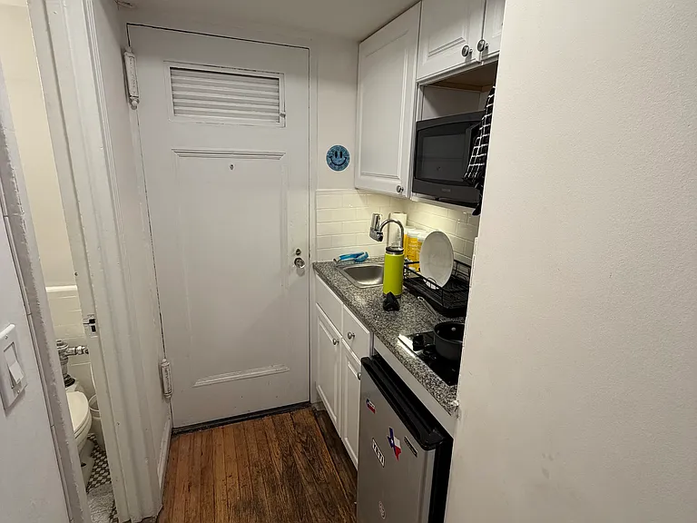 304 E 41st St #305A — Photo 5