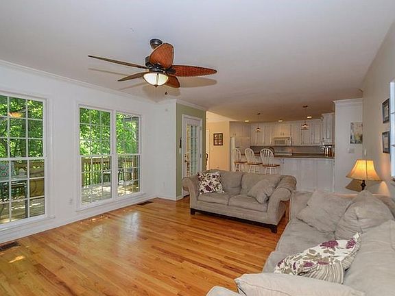 5th image of 330 Justin Dr