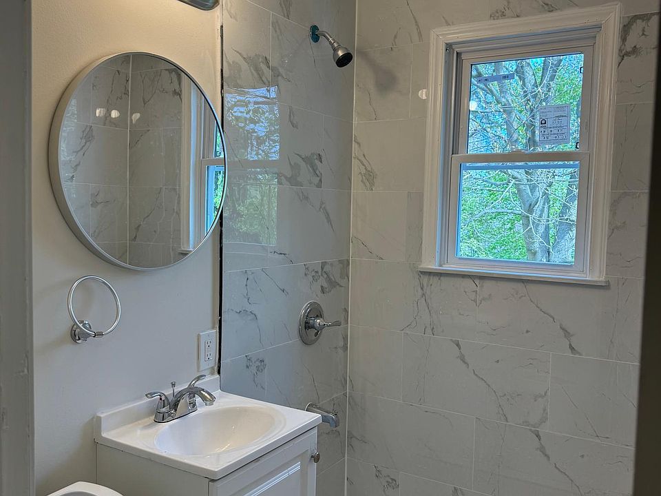 1st image of 298 Oak Dr