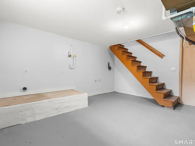 399 Hawthorne Ave — Photo 34
