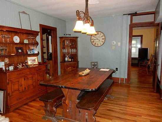 5th image of 212 Main St