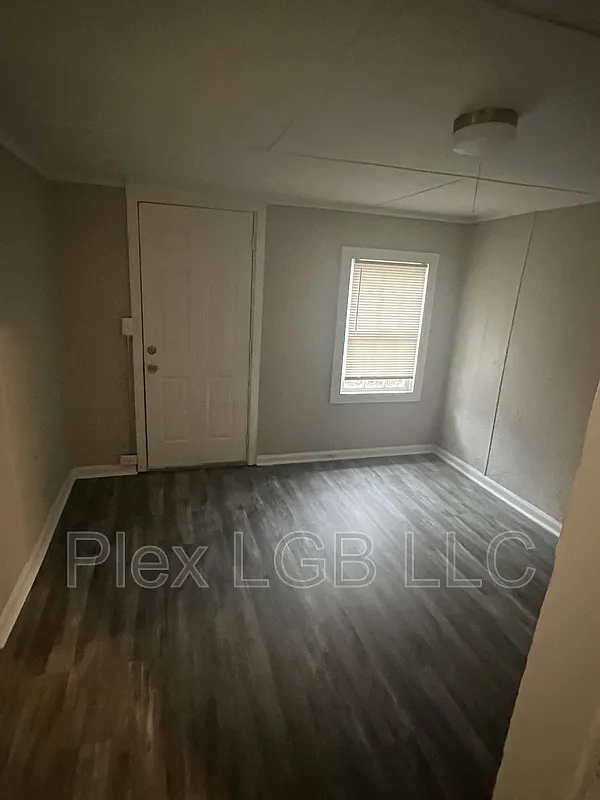 2 bed, 1.0 bath, 1066 sqft, $1,100 — Photo 3