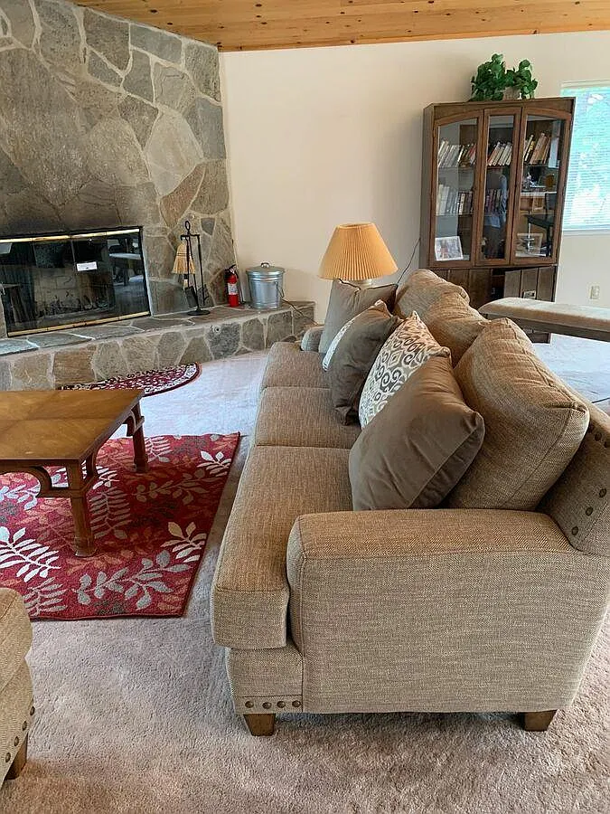 3 bed, 2.5 bath, 2214 sqft, $4,200 — Photo 3
