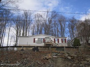 127 Teak Dr, Greentown, PA 18426