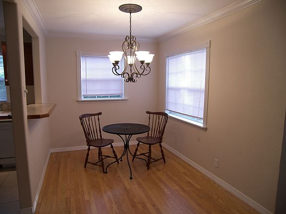 3rd image of 328 Cambridge Blvd