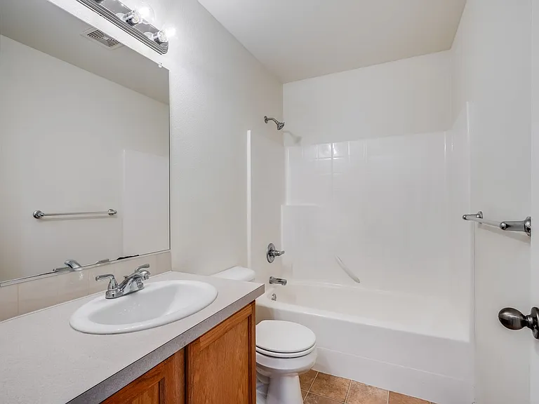 908 SW 175th Ter — Photo 8