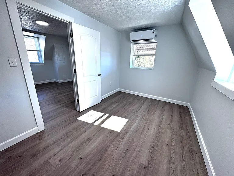 1731 W 8th St — Photo 19