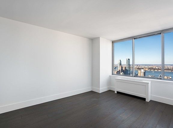 3rd image of 271 W 47th St Ph E