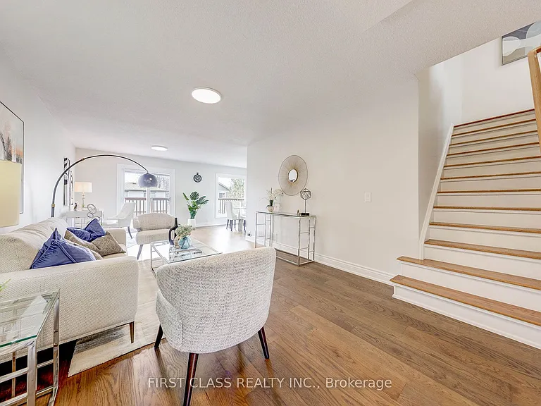 85 Madsen Cres — Photo 13