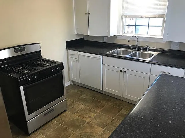 1525 NW 42nd St — Photo 3