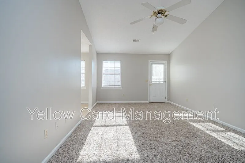 3 bed, 2.0 bath, 1087 sqft, $1,599 — Photo 3