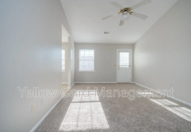 82 Crosby Dr — Photo 3