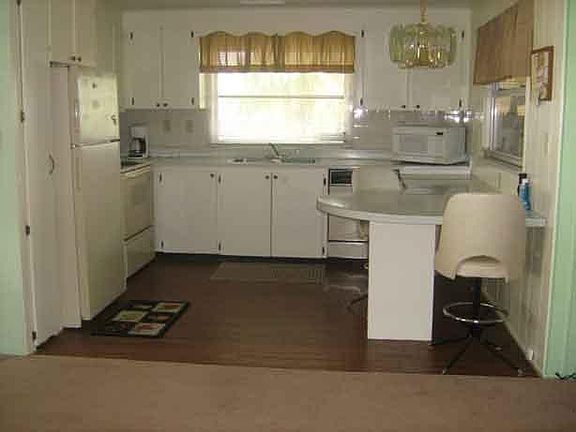 3rd image of 262 Hamlin Dr