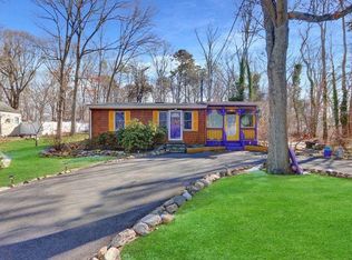 15 Cedar Grove Ave, Lake Grove, NY 11755