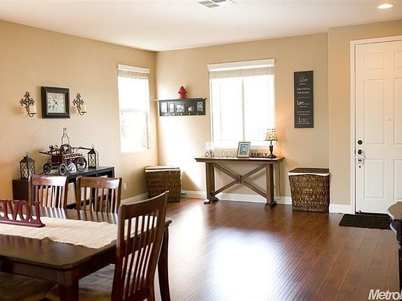 3rd image of 109 Danby Ct