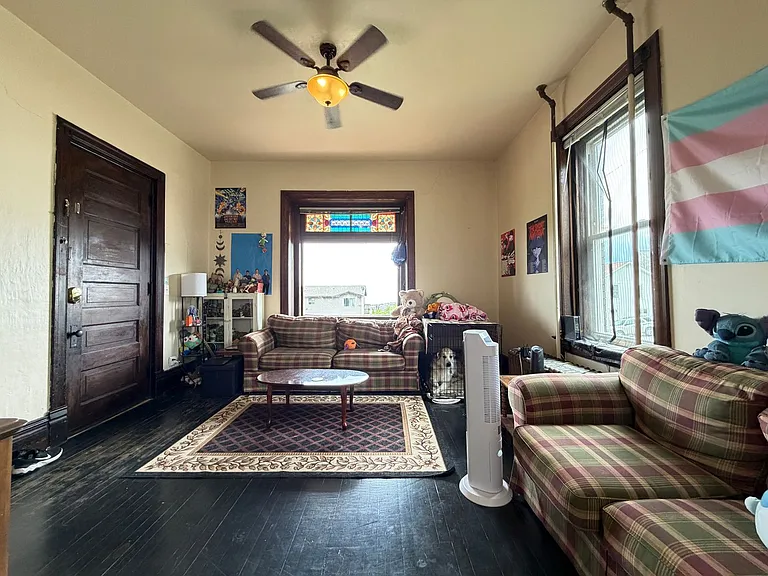 531 W 4th St #1 — Photo 5