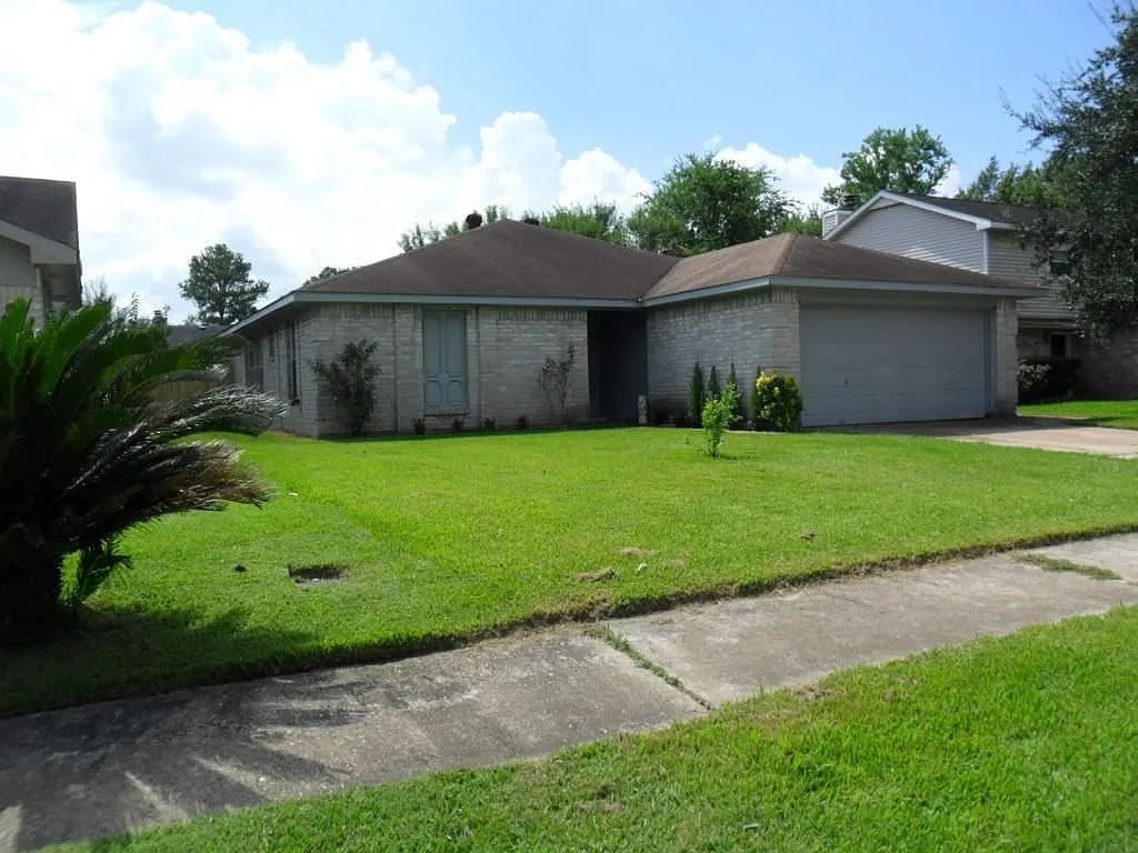 4 bed, 2.0 bath, 1692 sqft, $1,769 — Photo 2