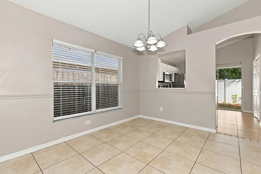 3 bed, 2.0 bath, 1140 sqft, $1,900 — Photo 4