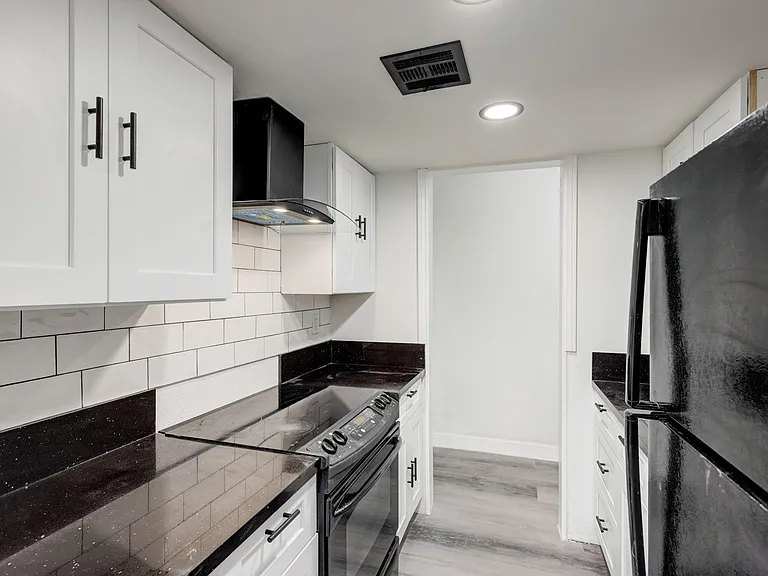 1922 Fairfield Ave #101 — Photo 10