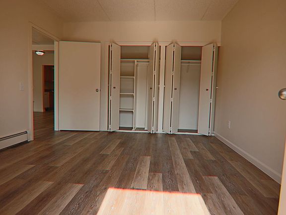 4th image of 3202 Bainbridge Ave APT 4B