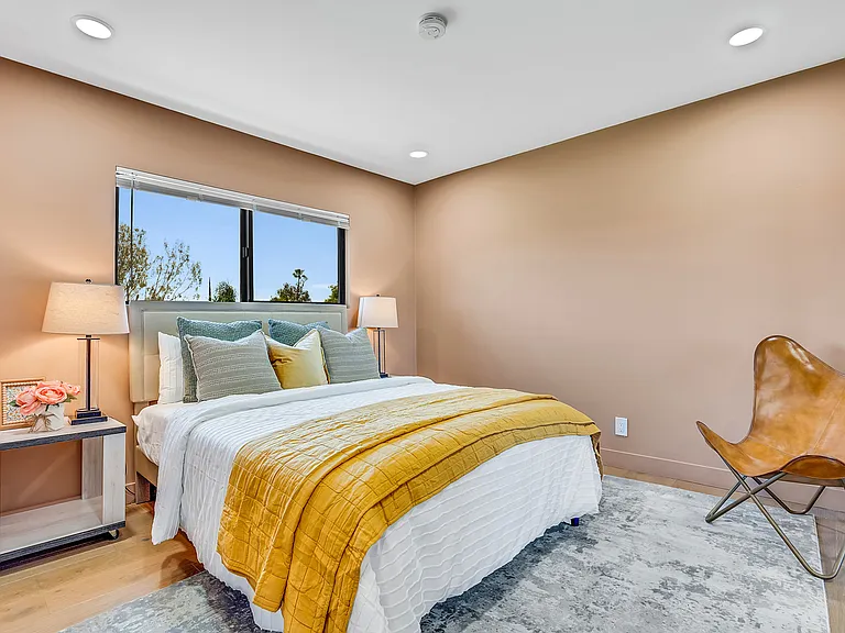 1080 River Dr — Photo 5