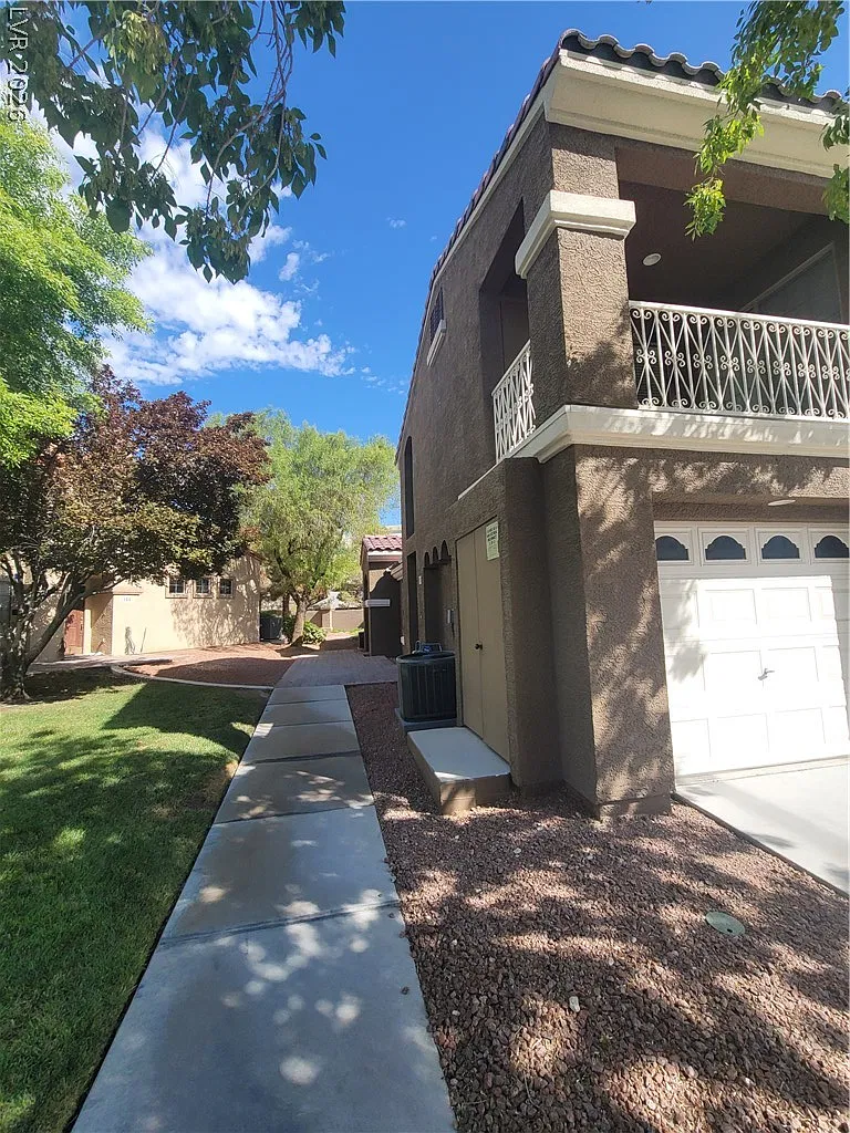 2 bed, 2.5 bath, 1507 sqft, $1,904 — Photo 3