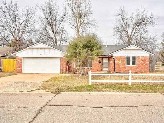 2nd image of 1501 Carlisle Ct