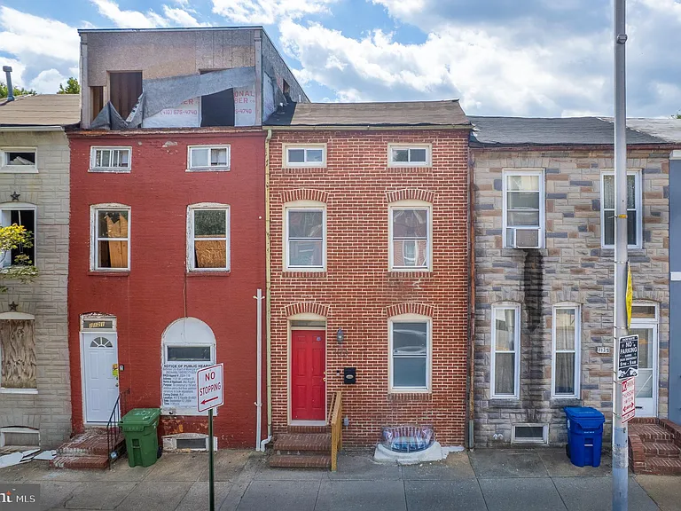 1123 W Lombard St — Photo 2