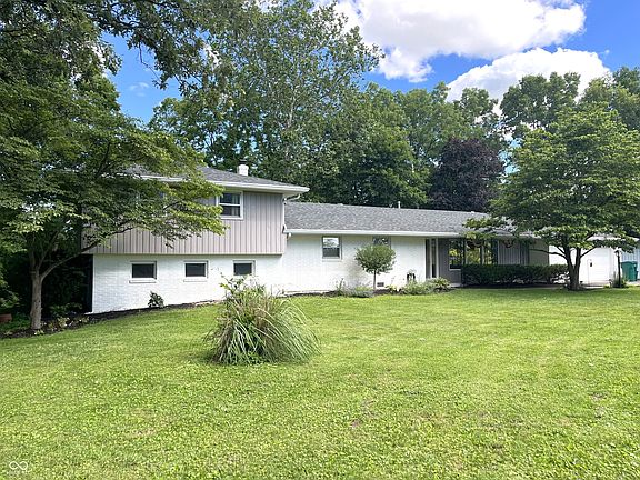 2nd image of 556 N Villa Dr
