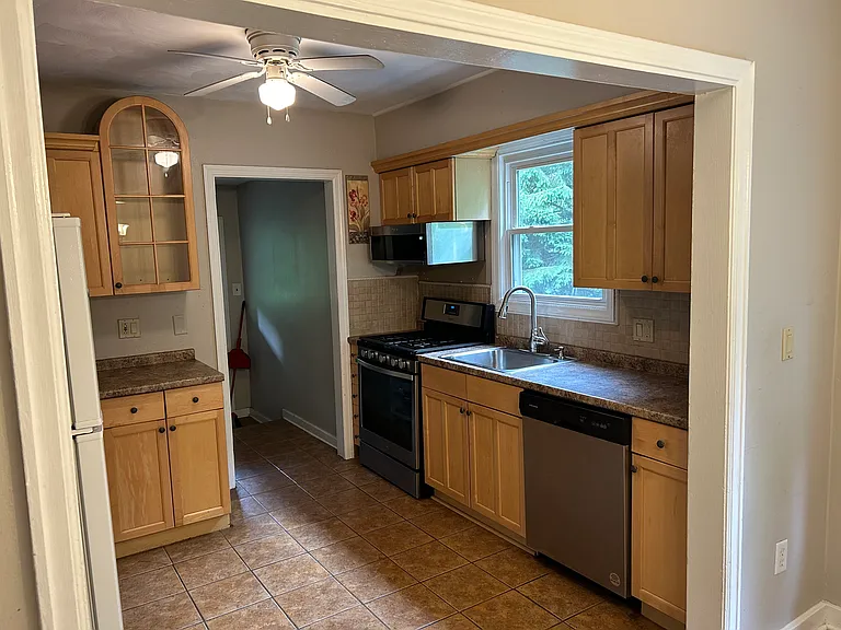 215 Ridge Ave — Photo 9
