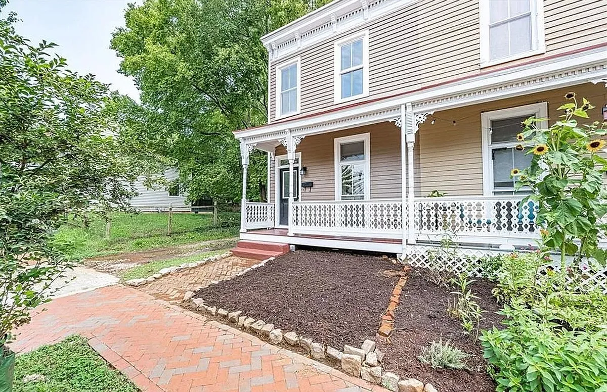 Building Photo - 513 S Laurel St