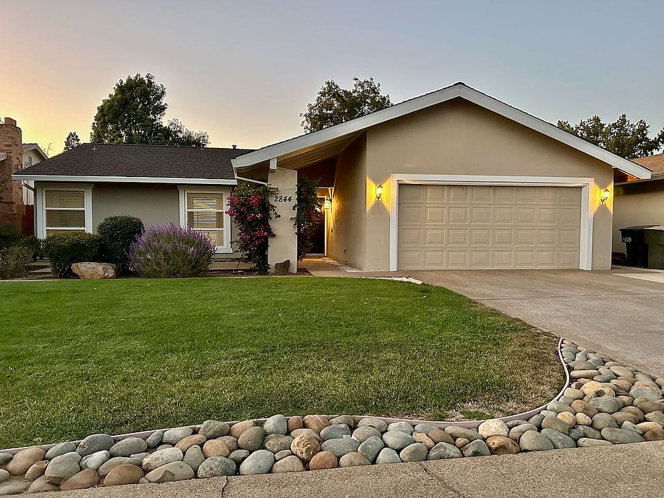 1st image of 2844 Londonderry Dr