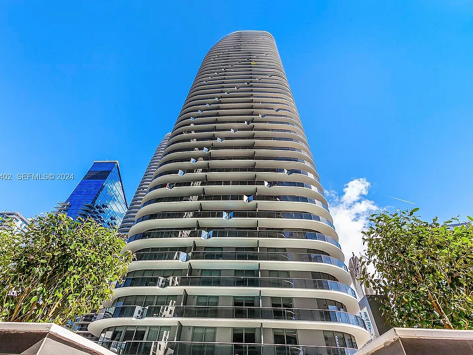 45 SW 9th St #1319