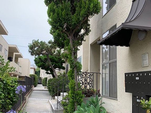 3rd image of 11733 Mayfield Ave #7