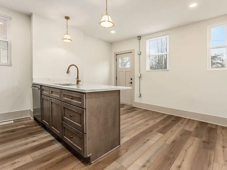 818 S Champion Ave — Photo 17